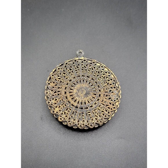 Vintage Porcelain courting couple Big statement circle pendant - Picture 8 of 9